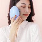 Masseur De Cuir Chevelu Sans Fil 3 en 1 Avec 96 Contacts en Silicone - 3 Modes de Pétrissage - Étanche IPX6 - Rechargeable - Bleu