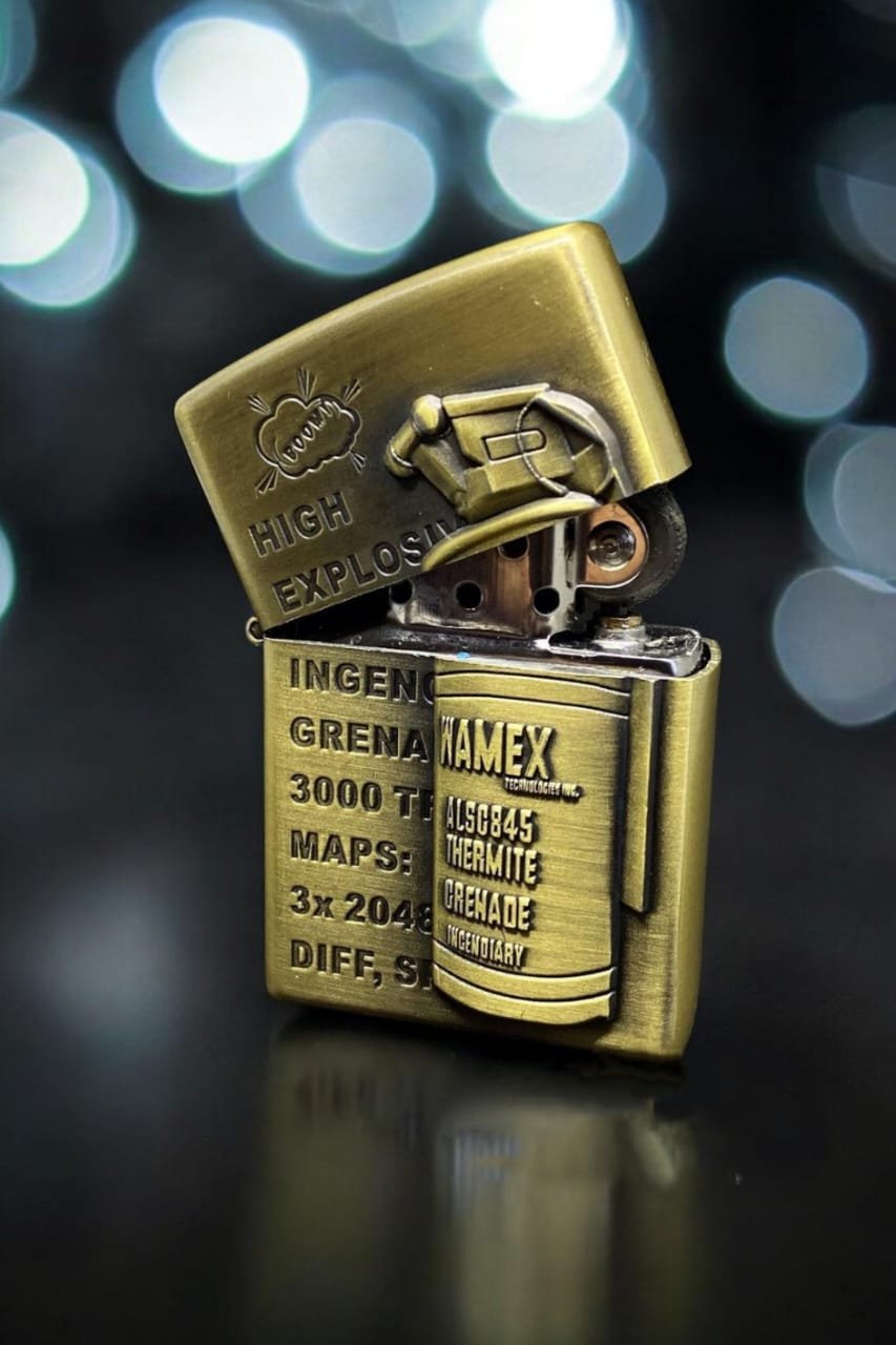 IMG-20250104-WA0058.jpg Coffret Briquet De Luxe Métallique 3D Avec Filtre à Cigarette à Tabac Réutilisable Et Recharge De Liquide - Bombe – Image 1