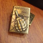 Coffret Briquet De Luxe Métallique 3D Avec Filtre à Cigarette à Tabac Réutilisable Et Recharge De Liquide - Bombe – Image 10