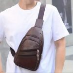 Sac à Bandoulière Multifonction Tondeuse en Cuir PU Souple et Imperméable Pour Homme  Avec Trou Pour Écouteurs - Marron – Image 8