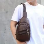 Sac à Bandoulière Multifonction Tondeuse en Cuir PU Souple et Imperméable Pour Homme  Avec Trou Pour Écouteurs - Marron – Image 10