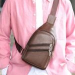 Sac à Bandoulière Multifonction Tondeuse en Cuir PU Souple et Imperméable Pour Homme  Avec Trou Pour Écouteurs - Marron – Image 12
