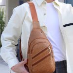 Sac à Bandoulière Multifonction Tondeuse en Cuir PU Souple et Imperméable Pour Homme  Avec Trou Pour Écouteurs - Beige – Image 8