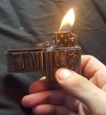 Coffret Briquet De Luxe Métallique 3D Avec Filtre à Cigarette à Tabac Réutilisable Et Recharge De Liquide – Image 4