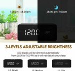 Réveil LED Horloge en Bois - Alarme - Température - USB - Avec Chargeur Sans Fil – Image 5