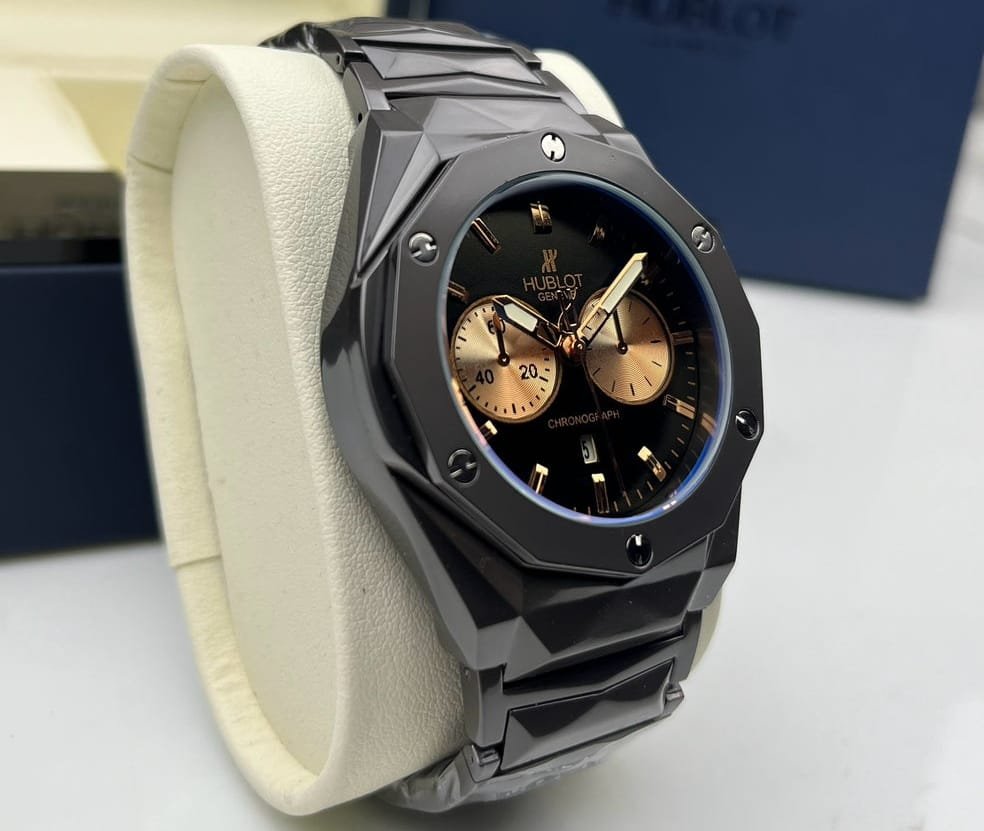 IMG-20250811-WA0087.jpg Montre Hublot Pour Homme – Bracelet En Acier Inoxydable – Résistance à l'eau - Qualité Premium - Noir et Doré – Image 1