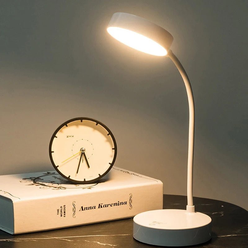 S3bee92fd75a3425fb8da77ba0c8eeb59p.jpeg Lampe De Bureau LED - Rechargeable - Tactile - Support Téléphone - 3 Modes – Image 1