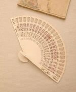 Éventail Pliable En Vois De  Santal Pour Anniversaires Mariages et Décoration D'intérieur – Image 2